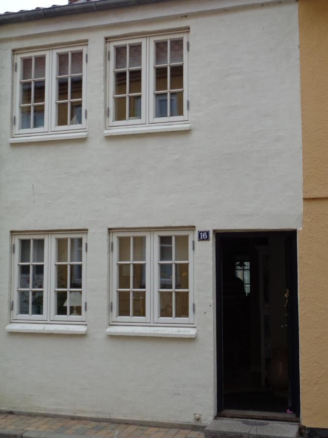 Dejligt Lille Byhus Fåborg Exteriör bild